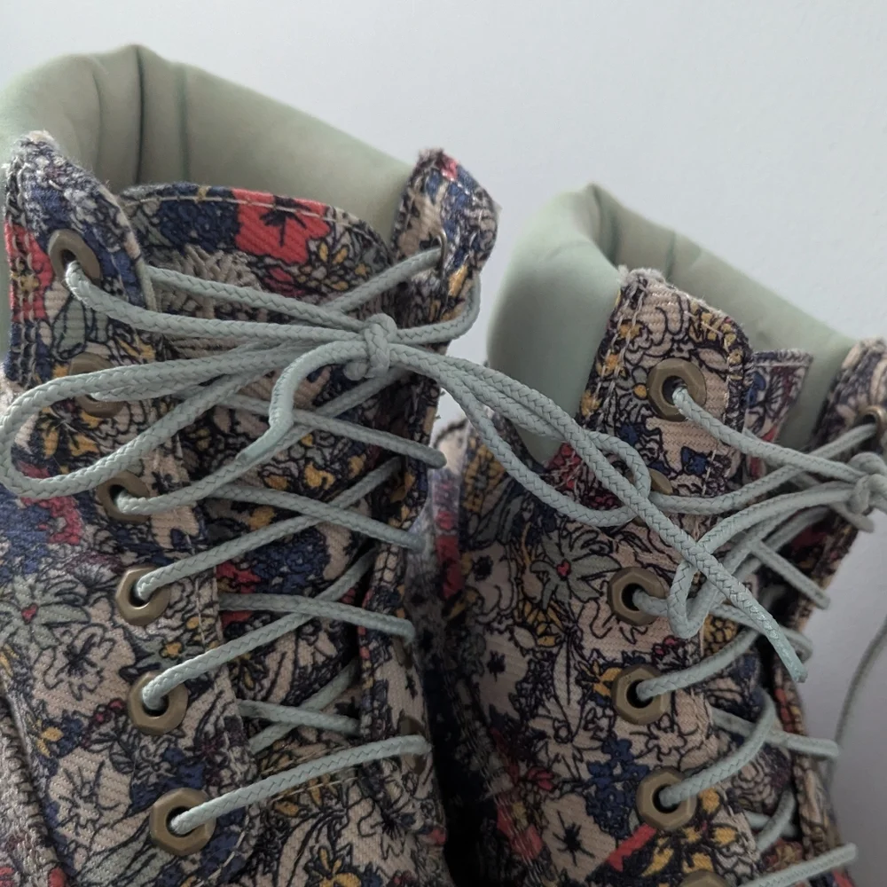 Timberland Limited Edition Women's Floral Boots Workboots Size 8.5 - Picture 6 of 12